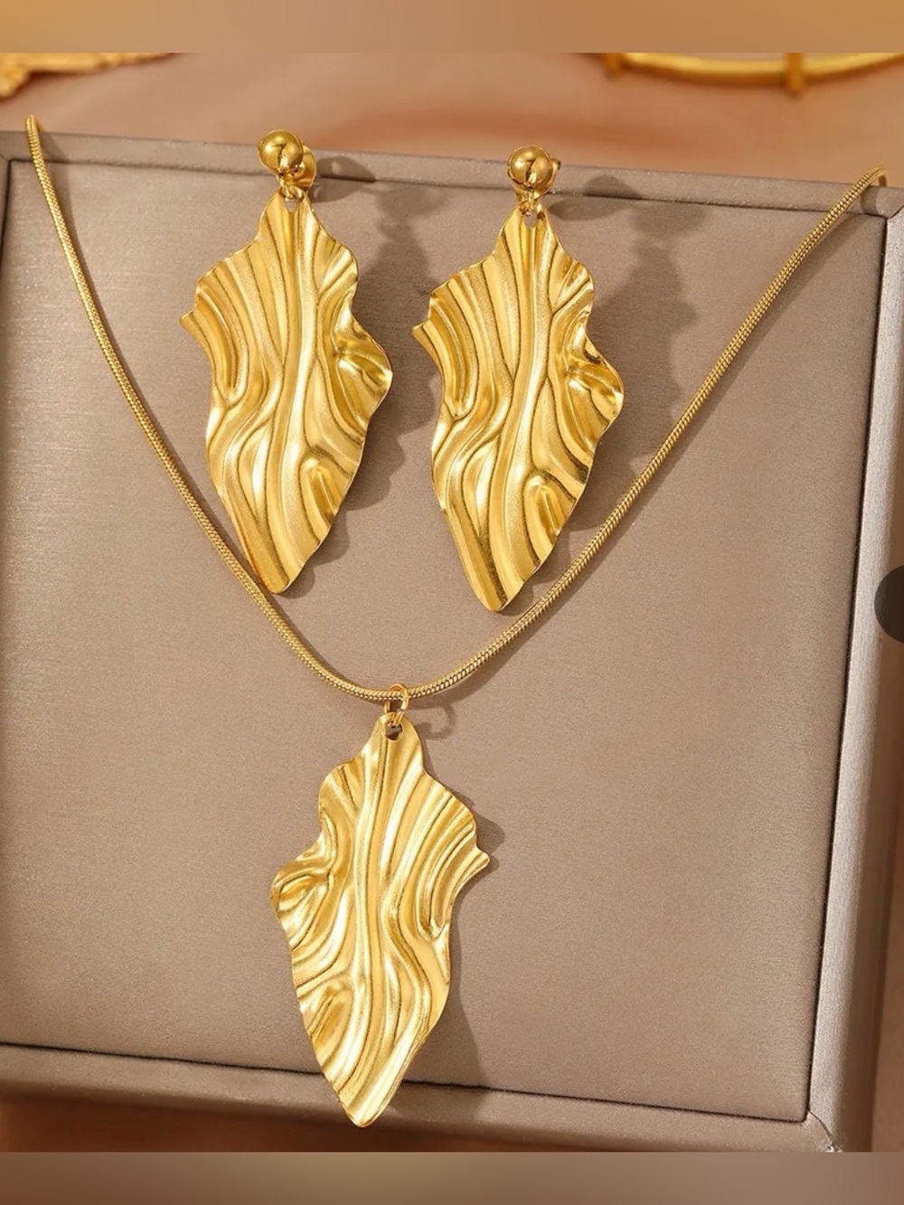 Elegant Gold Wave Pendant Necklace and Earrings Set Stainless Steel- Women Jewel